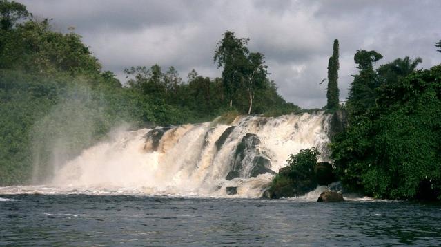 Lobé Falls